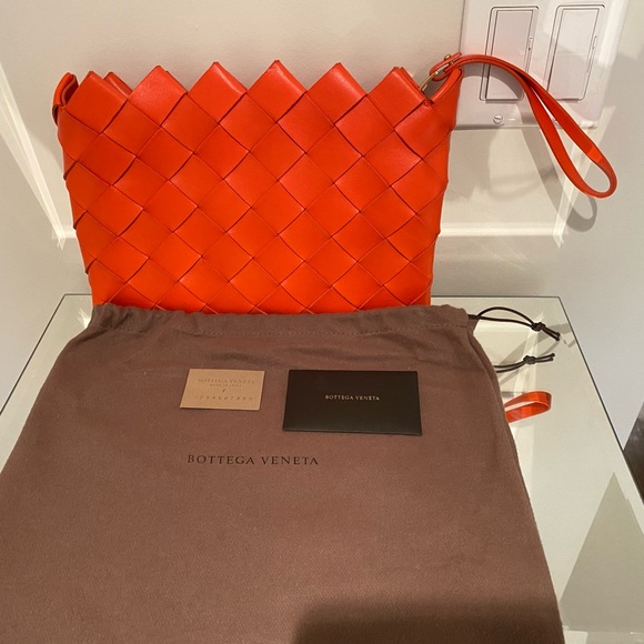 NEW BOTTEGA VENETA clutch/wristlet - Picture 2 of 11